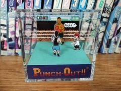 Punch out!! Mac vs Mike Tyson Handmade Diorama – NES Gaming Cube – Fanart