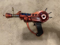 KAMI ARTS CALL OF DUTY RAY GUN REPLICA STATUE #386/2000(READ DESCRIPTION)