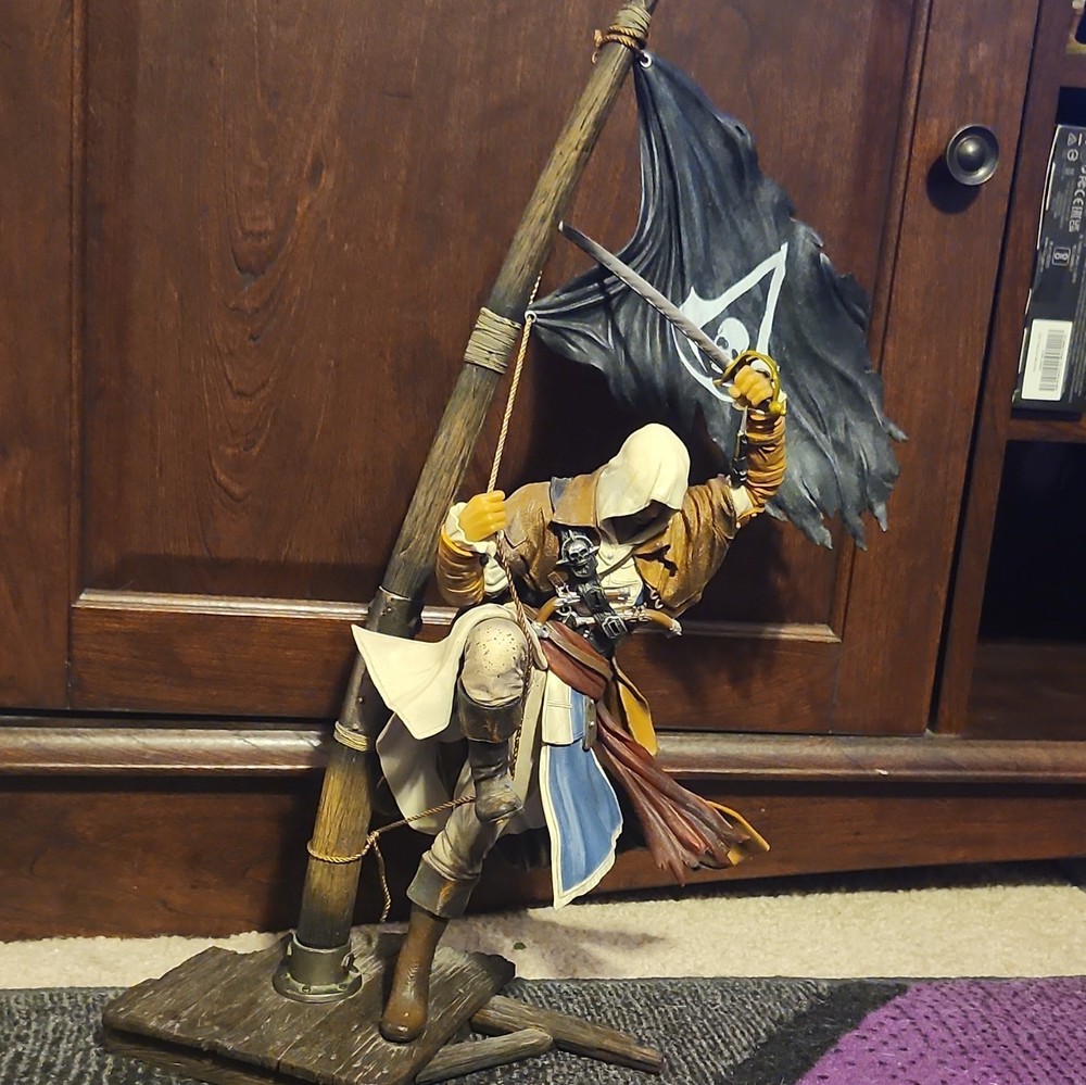 2013 Assassin’s Creed IV Edward Kenway Black Flag Collector’s Edition Statue