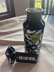 NWT, The Last of US 18 Oz Black & Silver Water Bottle w/Carabiner