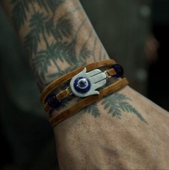 The Last of Us Part 2 – Ellie’s Bracelet A Gift From Dina + TLOU Stickers NEW