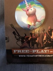 Team Fortress 2 Loot Crate Exclusive 4 Pin Button Set New on Card