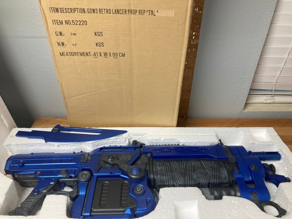 Gears of War 3 Retro Lancer Team Metal Blue Prop Replica NECA