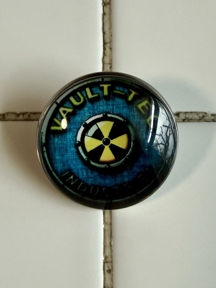 FALLOUT-VAULT TEC INDUSTRIES Metal Lapel Pin/Button (In Game Memorabilia) Rare