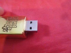 Grand Theft Auto V Playstation Xbox Rockstar Promo Gold Bar USB Flash Drive