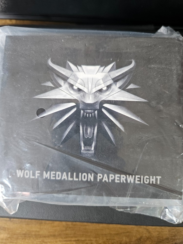 Loot Crate 2016 Exclusive The Witcher Wolf Medallion Paperweight – New Sealed