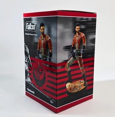 Fallout Paladin Danse Statue