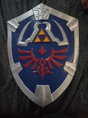 HYLIAN SHIELD THE LEGEND OF ZELDA Nintendo POLYRESIN SHIELD w/handles & hanger