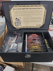 Street Fighter 25th Anniversary Collection — Collector set box & extras (NO GAME