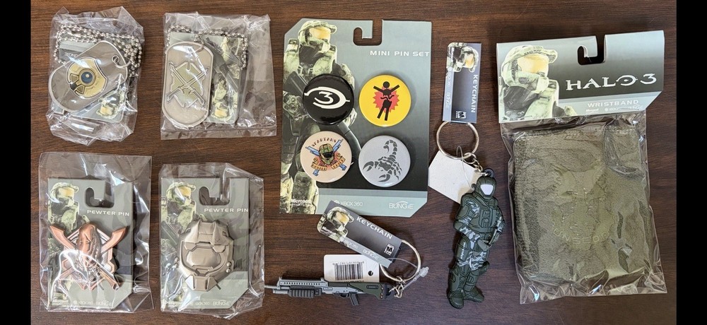 NOS HALO 3 Lot Dog Tag, Buttons, Pins from 2007 Microsoft Corp Bungie XBOX Rare!