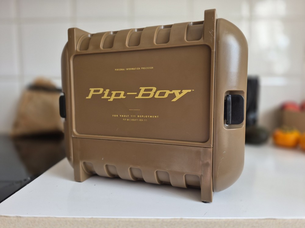 Fallout 4 Collectors Edition Pip Boy 3000 IV Case ONLY NO GAME NO PIP-BOY