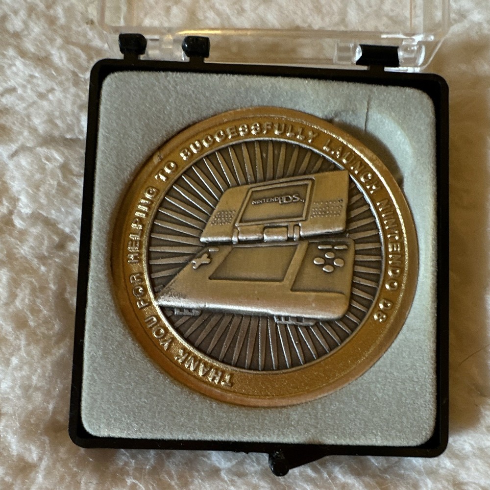 Nintendo DS Launch Employee Appreciation Commemorative Coin – Rare collectible