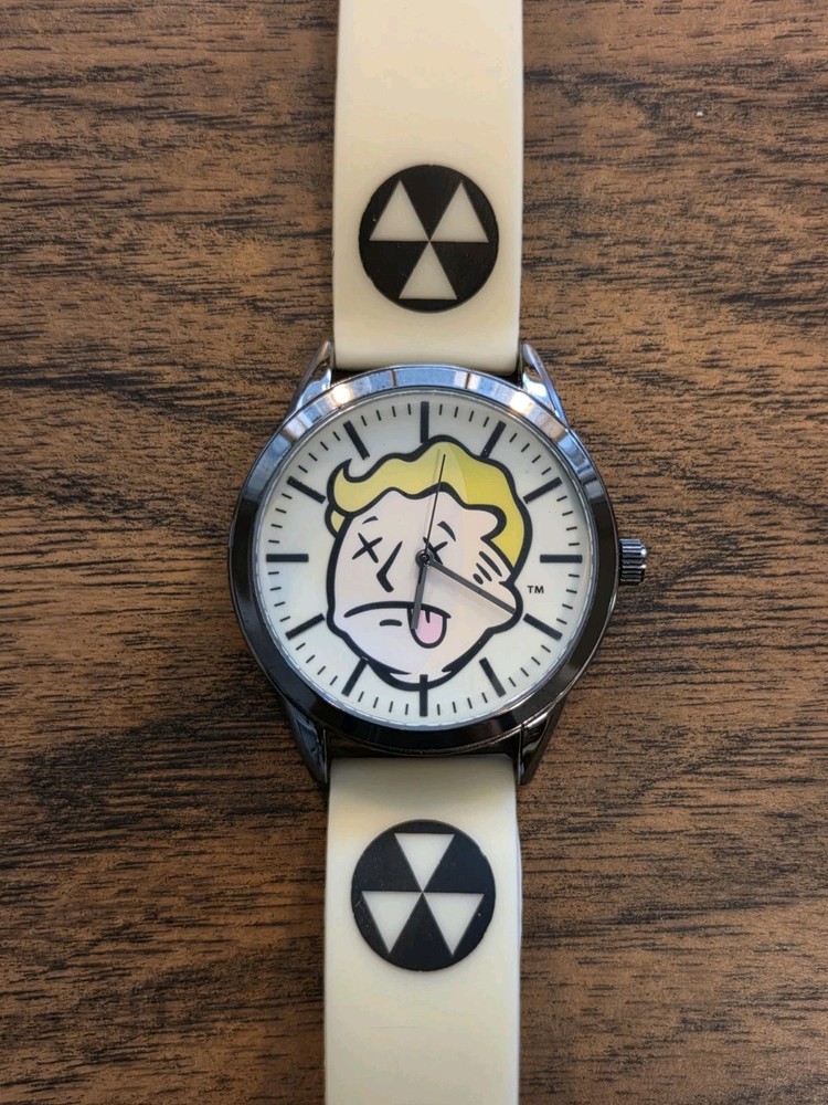 ThinkGeek Fallout RadGlow Glow in the Dark Watch RARE
