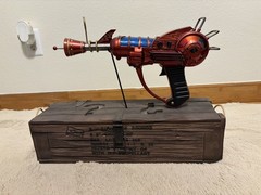 KAMI ARTS CALL OF DUTY RAY GUN REPLICA STATUE #386/2000(READ DESCRIPTION)
