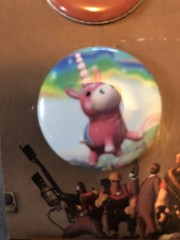 Team Fortress 2 Loot Crate Exclusive 4 Pin Button Set New on Card