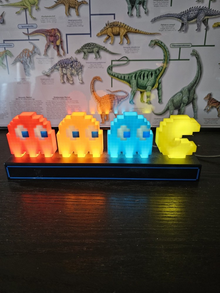 Pac-Man Light Lamp – Battery or USB Powered – Made by Paladone