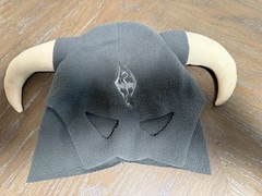 Bethesda Elder Scrolls Skyrim Dragonborn Helmet Soft Knit Beanie Mask RARE